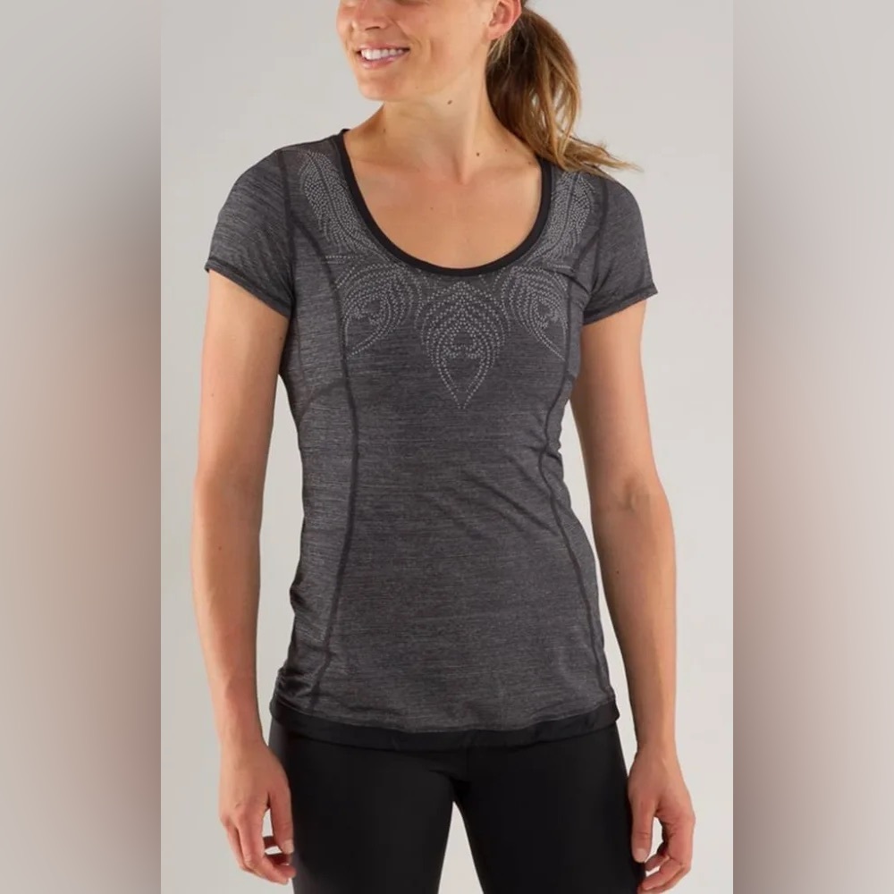 Lululemon 6 Run Silver Bullet Short Sleeve Heathered Black Reflective Ruching